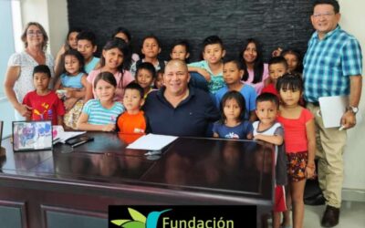 Visita de una delegación de niños de nuestra fundación proyecto Jaramijó, al Alcalde Simetrio Calderón Álava
